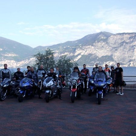 Aquacamp Hotel Brenzone sul Garda Bagian luar foto