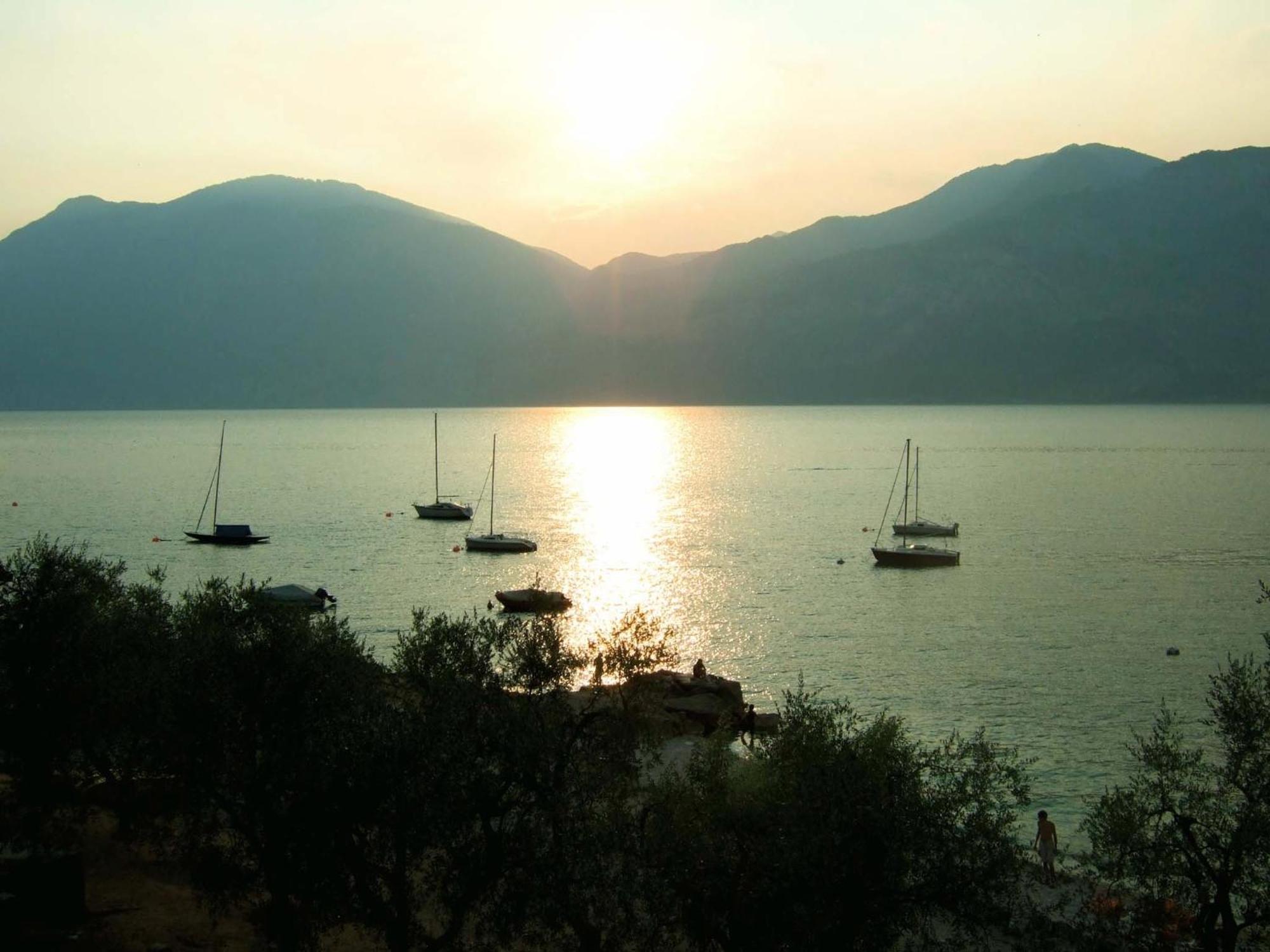 Aquacamp Hotel Brenzone sul Garda Bagian luar foto