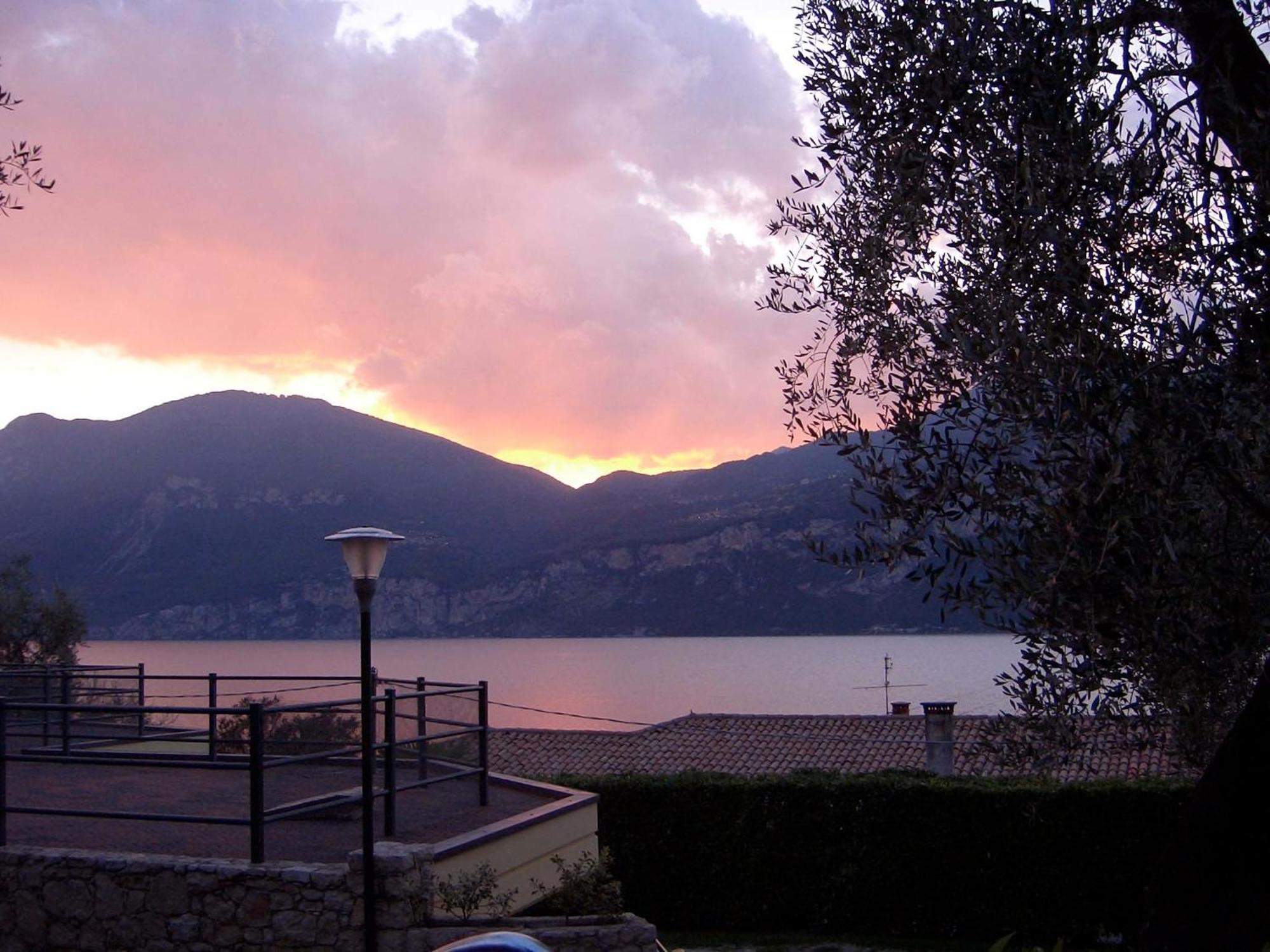 Aquacamp Hotel Brenzone sul Garda Bagian luar foto