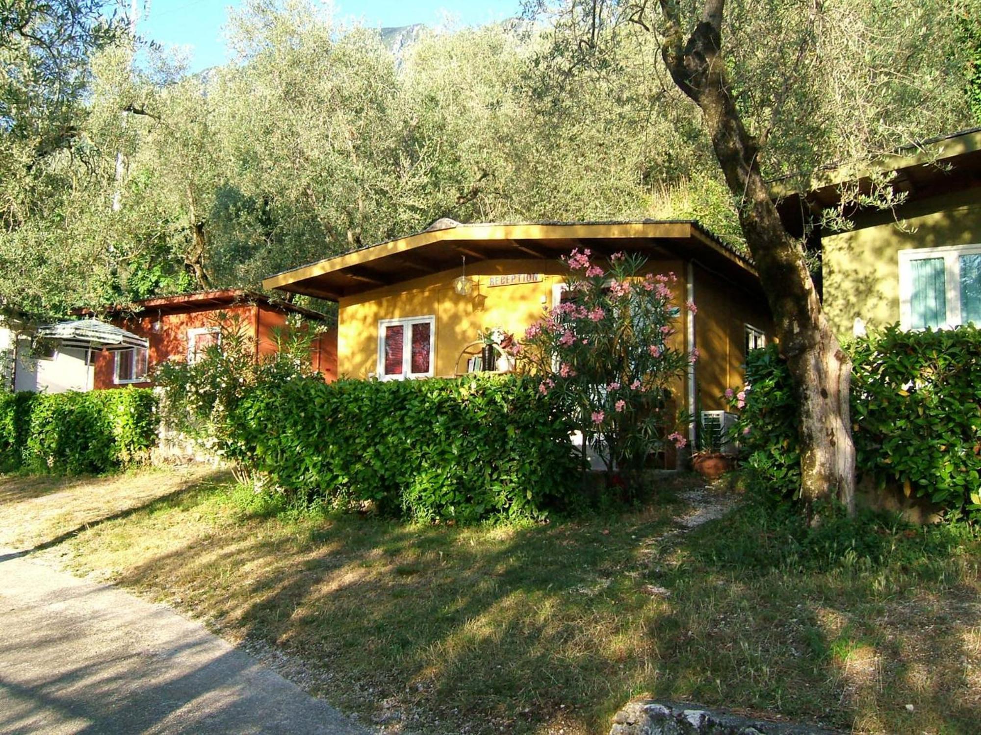 Aquacamp Hotel Brenzone sul Garda Bagian luar foto